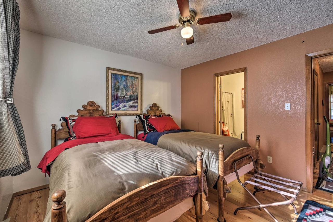 Downtown Red River Retreat With Mtn Views And Yard Exterior photo